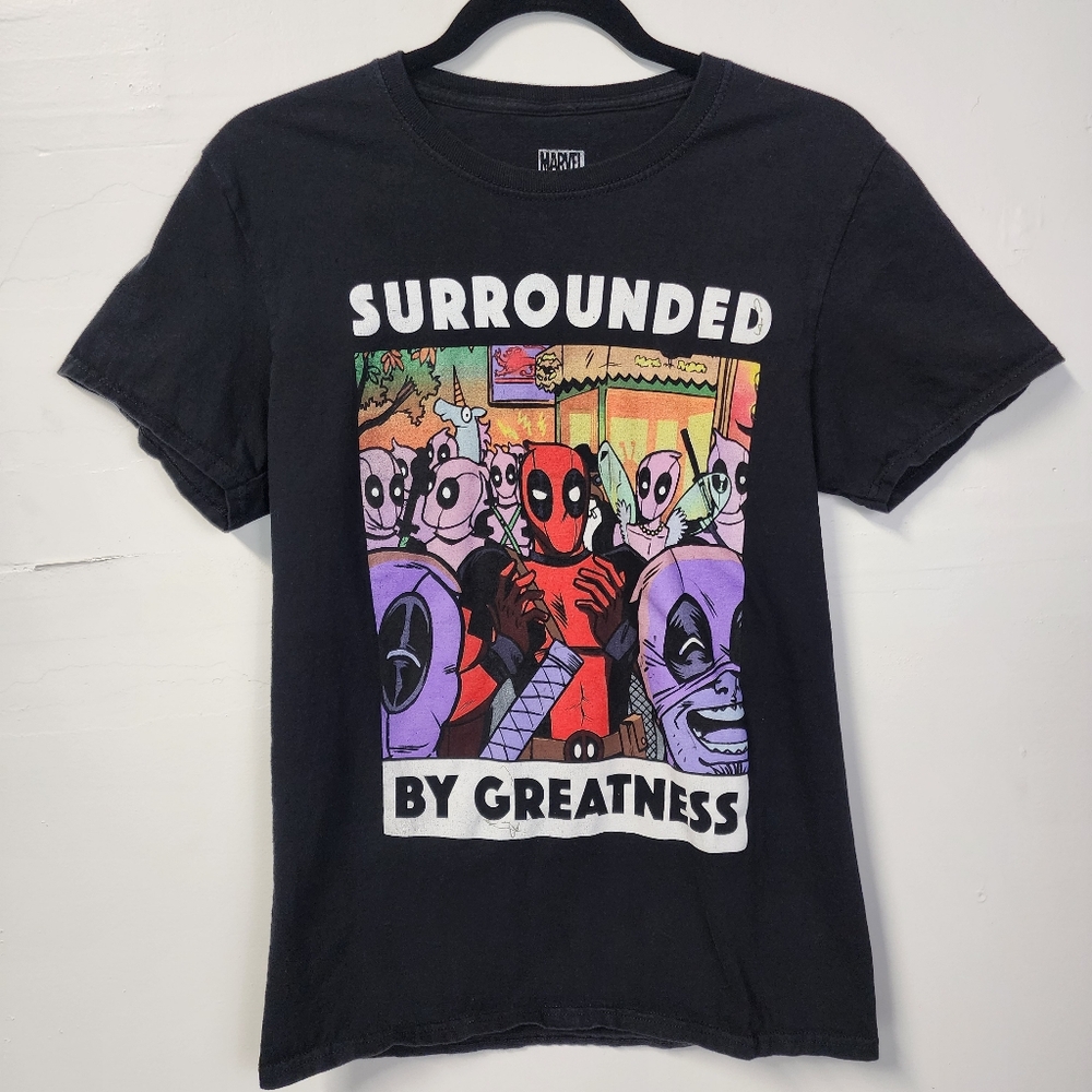 Marvel Deadpool shirt size Small Surrounded By Greatness Black Short Sleeve